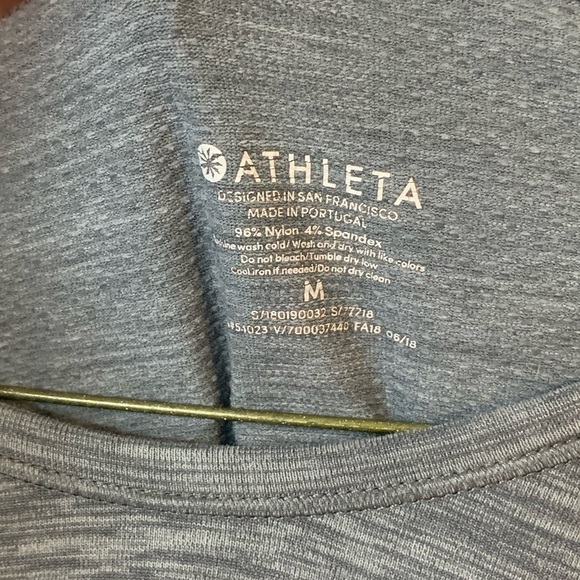 Athleta Fastest Track Gray Ruched Fitted Top Size Medium - Picture 4 of 4